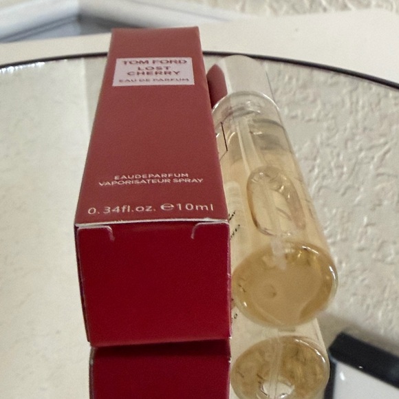Tom Ford Lost Cherry Eau de Parfum Travel Spray 10ml New in Box Unisex - Picture 9 of 9